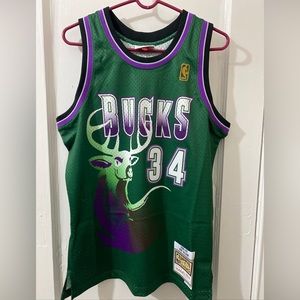 Mitchell and Ness Milwaukee Bucks Ray Allen Jersey. Size M.
